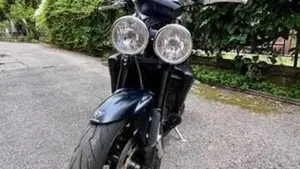 Triumph Speed Triple 1050 (2005 - 11)  (2)