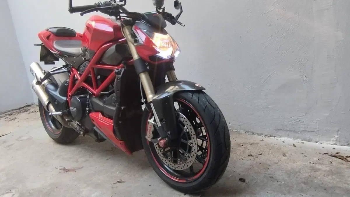 Ducati 848 (2007 - 13)  (6)