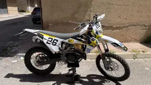 Husqvarna FE 250 (2022)  (2)