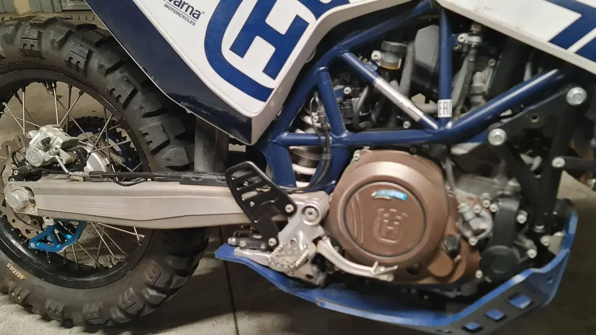 Husqvarna 701 Enduro (2022)  (4)