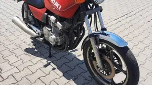 Suzuki   (4)