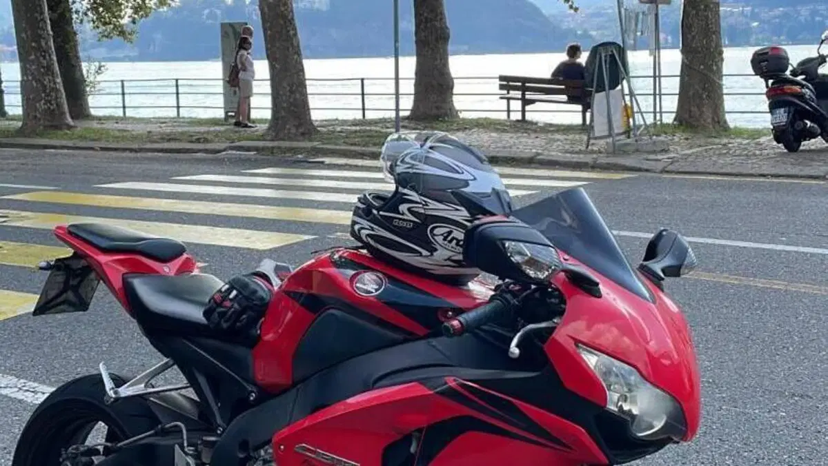 Honda CBR 1000 RR Fireblade (2008 - 11)  (3)