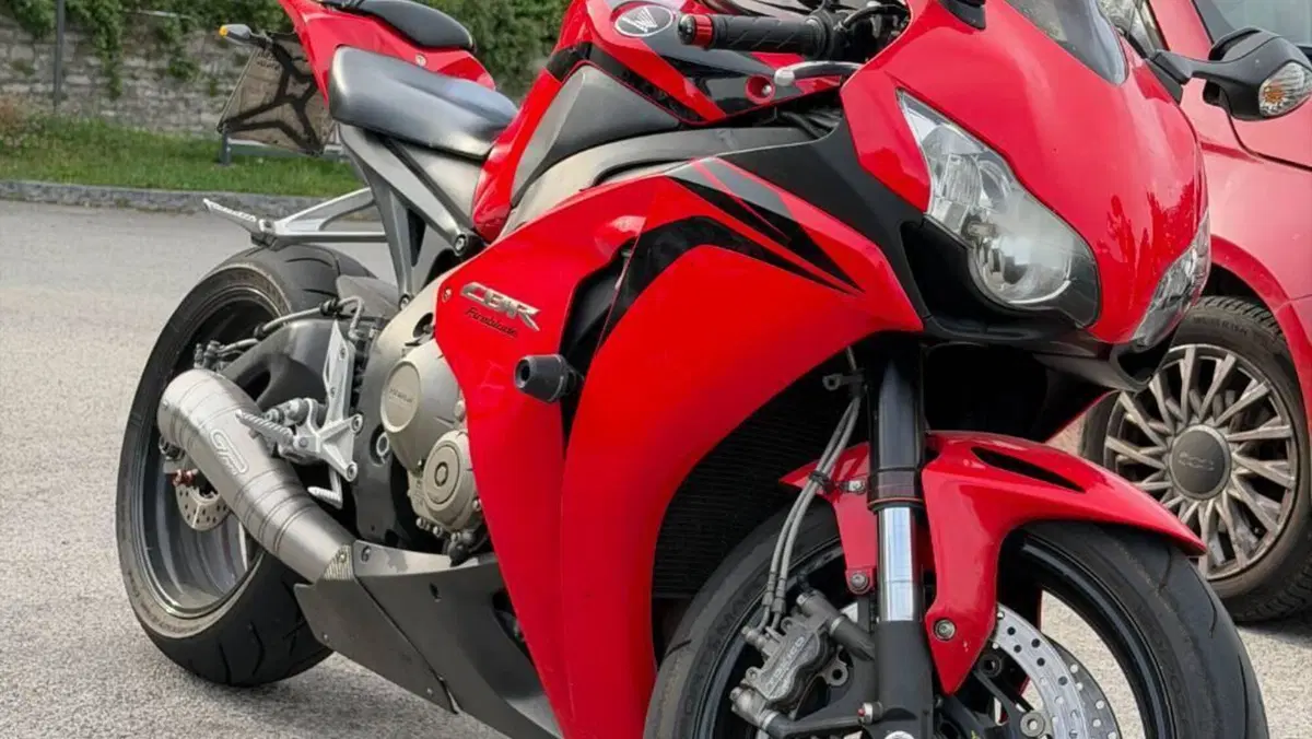 Honda CBR 1000 RR Fireblade (2008 - 11)  (4)