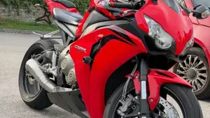 Honda CBR 1000 RR Fireblade (2008 - 11)  (4)