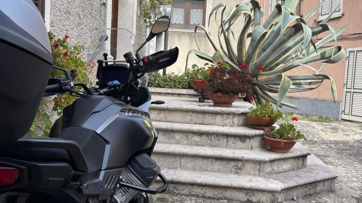 Moto Guzzi Stelvio (2024 - 26)  (5)