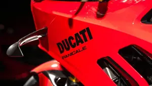 Ducati Panigale V4 S 1100 (2021)  (8)