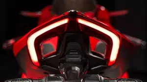 Ducati Panigale V4 S 1100 (2021)  (5)