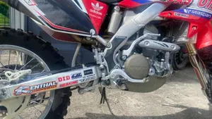 Honda CRF 250R (2005)  (3)
