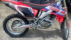 Honda CRF 250R (2005)  (4)