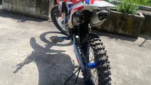 Honda CRF 250R (2014)  (6)