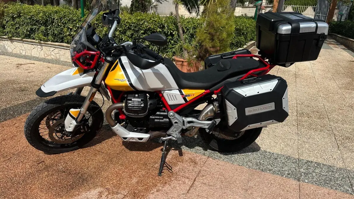 Moto Guzzi V85 TT Travel (2020) 