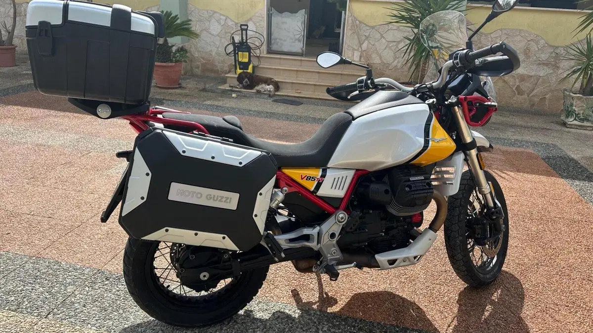 Moto Guzzi V85 TT Travel (2020)  (2)