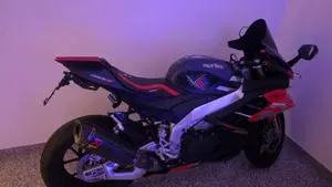 Aprilia RSV4 1100 Factory (2021 - 24)  (6)