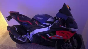 Aprilia RSV4 1100 Factory (2021 - 24)  (7)