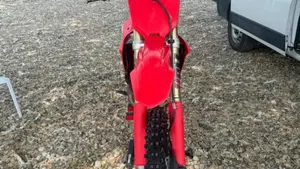 Honda CRF 250R (2022)  (4)