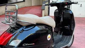 Piaggio Vespa 200 E  (2)