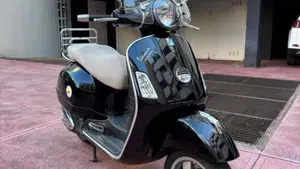 Piaggio Vespa 200 E  (3)
