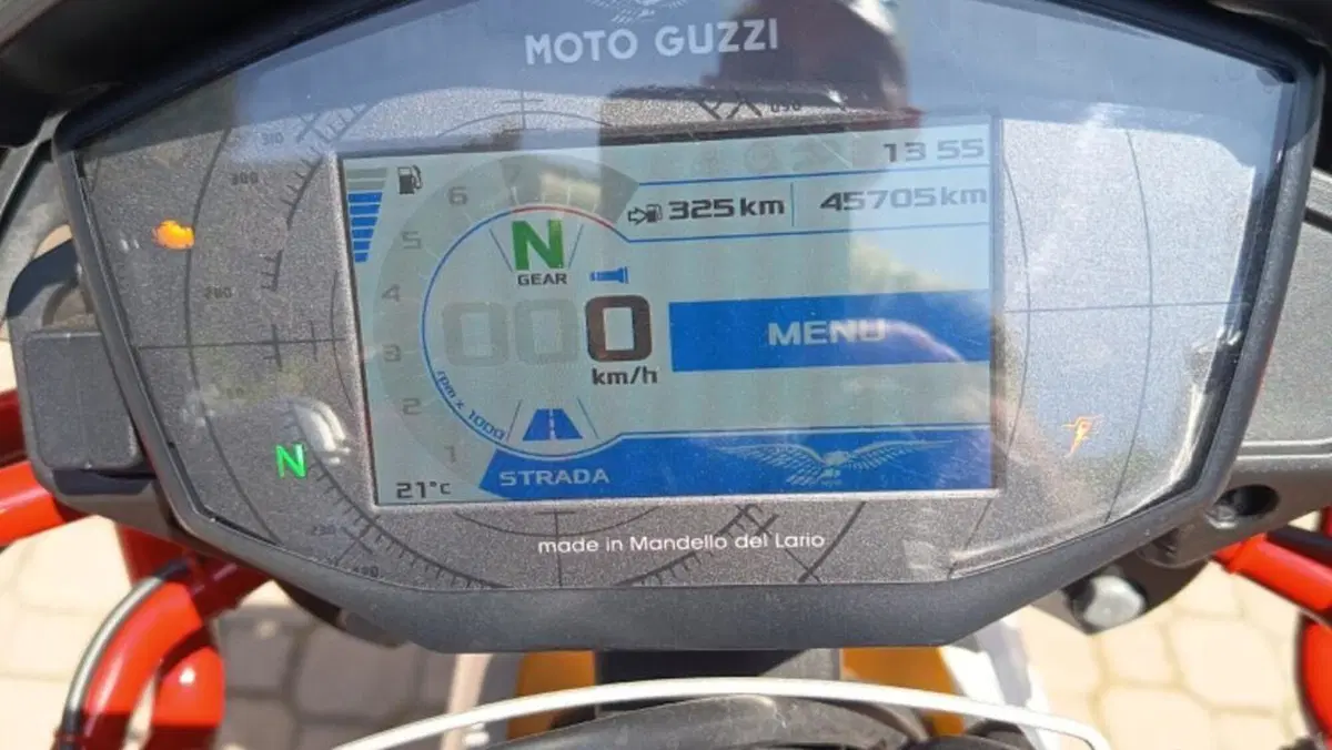 Moto Guzzi V85 TT Evocative Graphics (2019 - 20) 