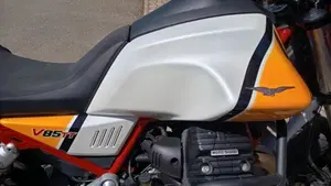 Moto Guzzi V85 TT Evocative Graphics (2019 - 20)  (2)