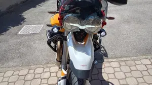 Moto Guzzi V85 TT Evocative Graphics (2019 - 20)  (3)