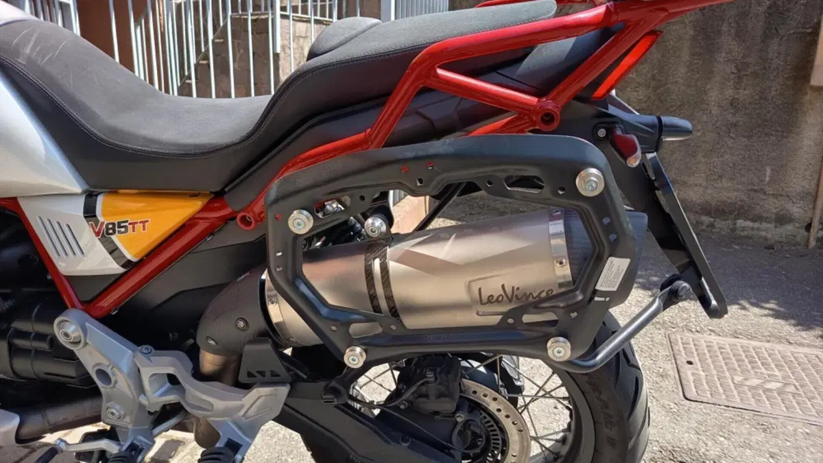 Moto Guzzi V85 TT Evocative Graphics (2019 - 20)  (6)