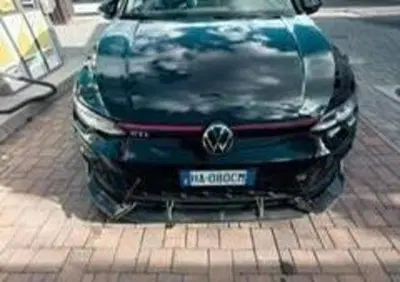 Volkswagen Golf GTI 2.0 TSI TCR DSG 5p. BlueMotion Technology (6)
