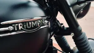 Triumph Bonneville T120 Gold Line Edition (2022 - 23) 
