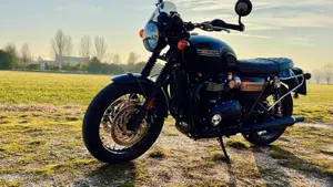Triumph Bonneville T120 Gold Line Edition (2022 - 23)  (3)