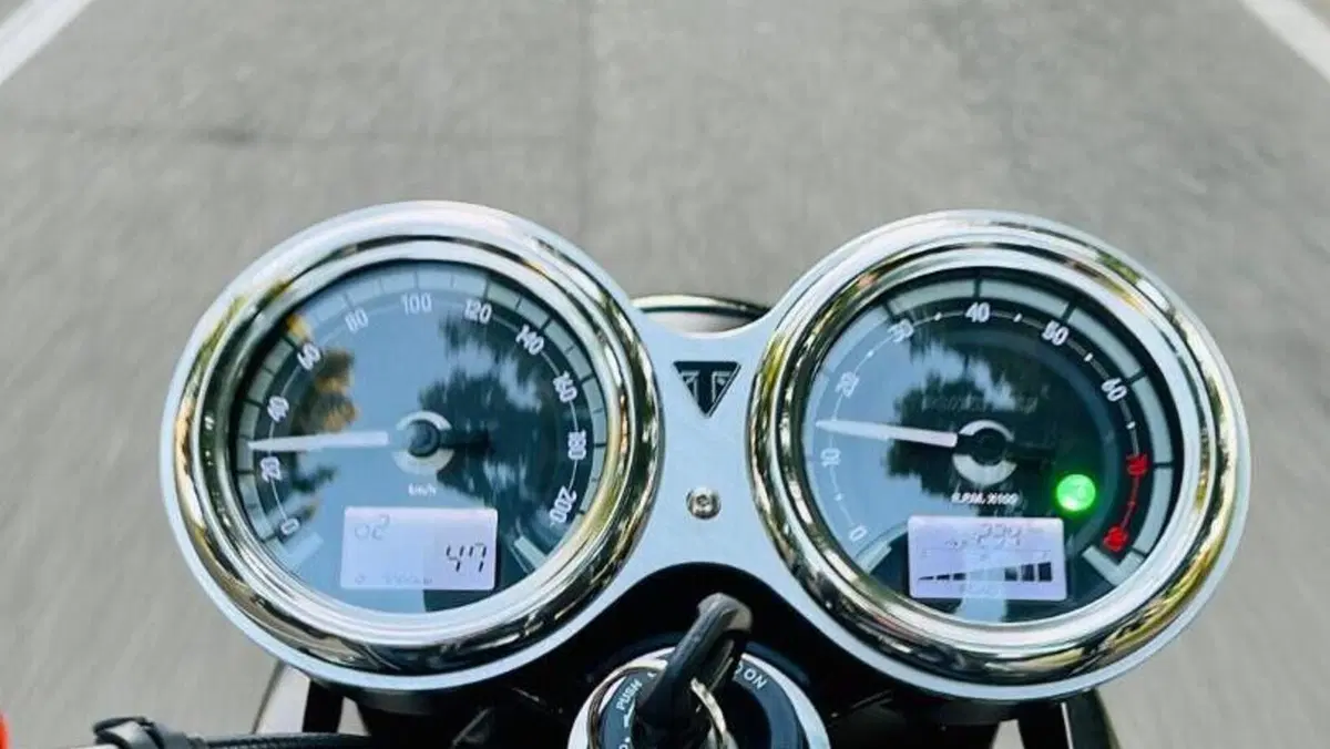 Triumph Bonneville T120 Gold Line Edition (2022 - 23)  (7)