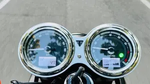 Triumph Bonneville T120 Gold Line Edition (2022 - 23)  (7)