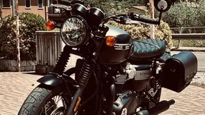 Triumph Bonneville T120 Gold Line Edition (2022 - 23)  (8)