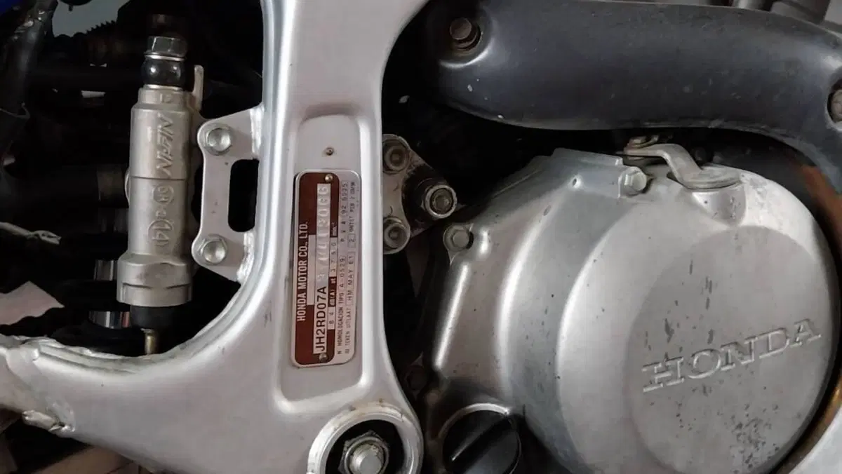 Honda Africa Twin XRV 750 (1996 - 02)  (10)
