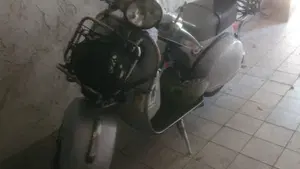Piaggio Vespa 125 PX  (2)