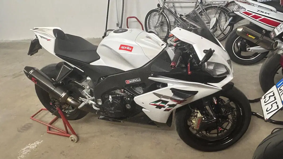 Aprilia RSV4 R (2009 - 12)  (2)