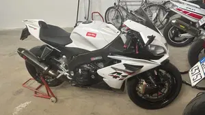 Aprilia RSV4 R (2009 - 12)  (2)