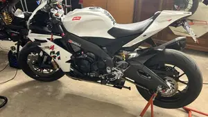 Aprilia RSV4 R (2009 - 12)  (3)