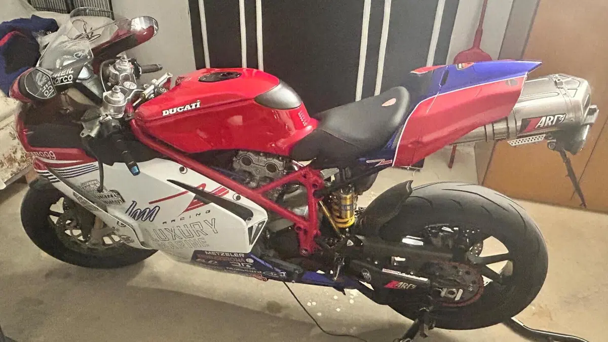 Ducati 999 (2005 - 06)  (6)