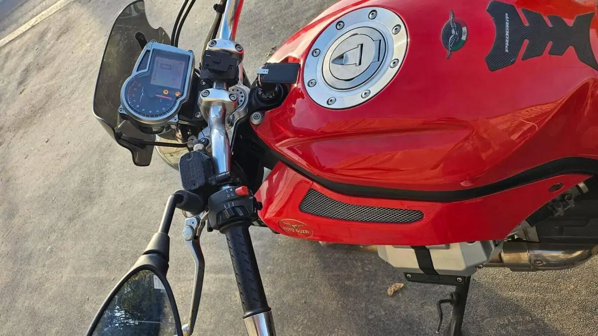 Moto Guzzi Griso 850  (4)