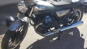 Moto Guzzi V9 Roamer (2021 - 24)  (2)