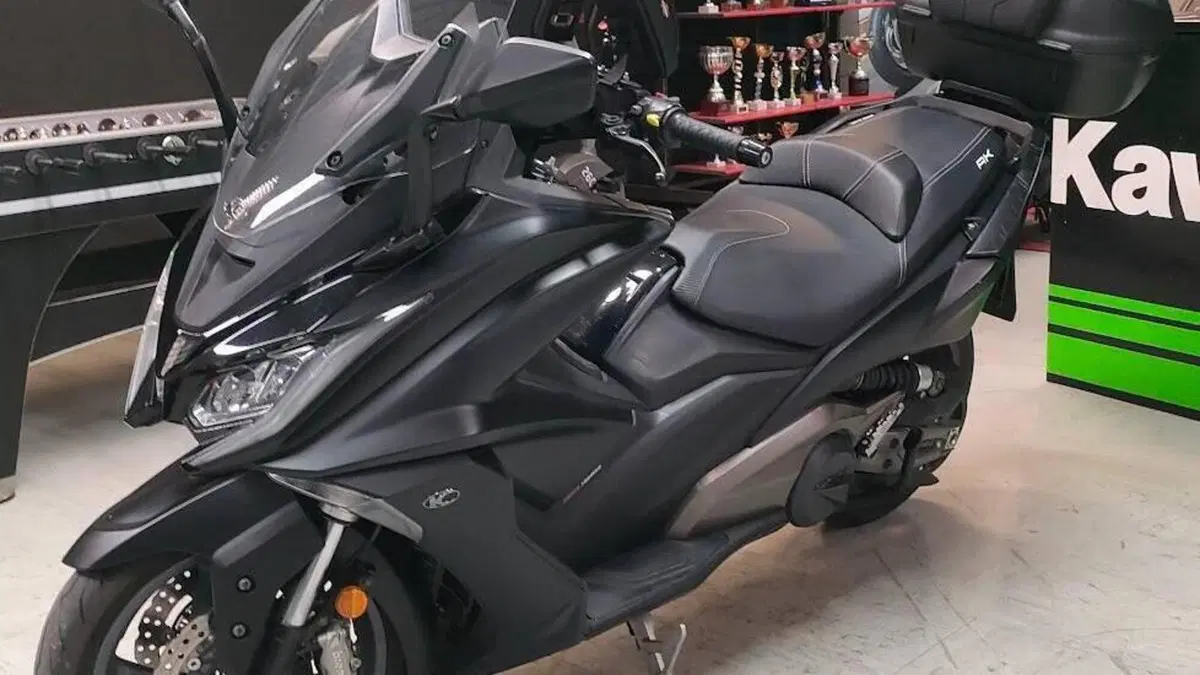 Kymco AK 550 ETS (2021 - 26)  (2)