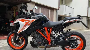 KTM 1290 Super Duke GT (2021)  (3)