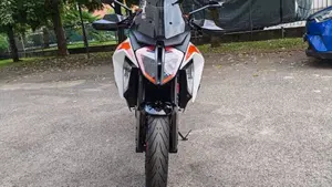 KTM 1290 Super Duke GT (2021)  (7)