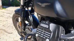 Moto Guzzi V7 Stone (2021 - 24)  (2)