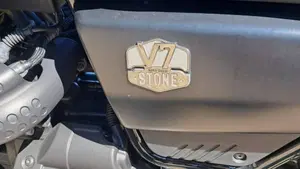 Moto Guzzi V7 Stone (2021 - 24)  (3)