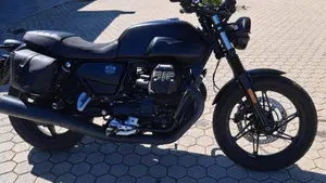 Moto Guzzi V7 Stone (2021 - 24)  (7)