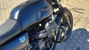 Moto Guzzi V7 Stone (2021 - 24)  (8)