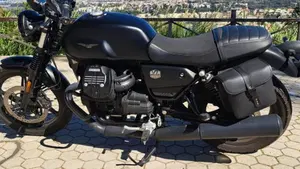 Moto Guzzi V7 Stone (2021 - 24)  (9)