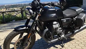 Moto Guzzi V7 Stone (2021 - 24)  (10)