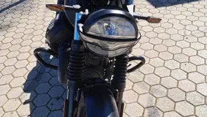 Moto Guzzi V7 Stone (2021 - 24)  (13)