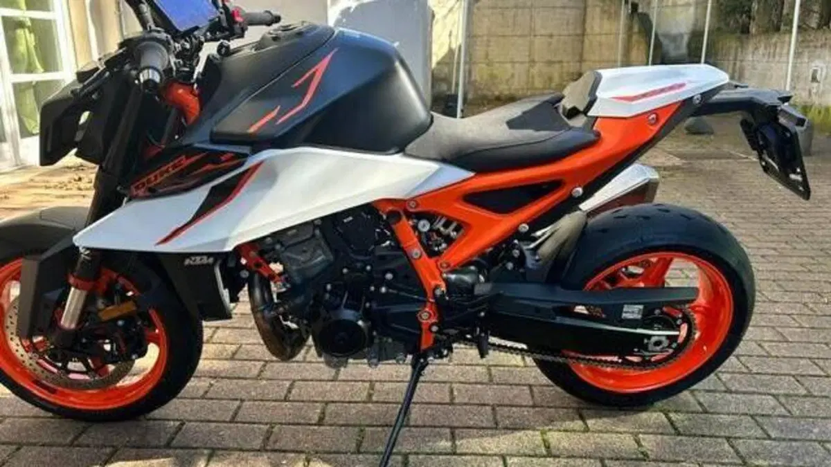 KTM 990 Duke R (2026) 